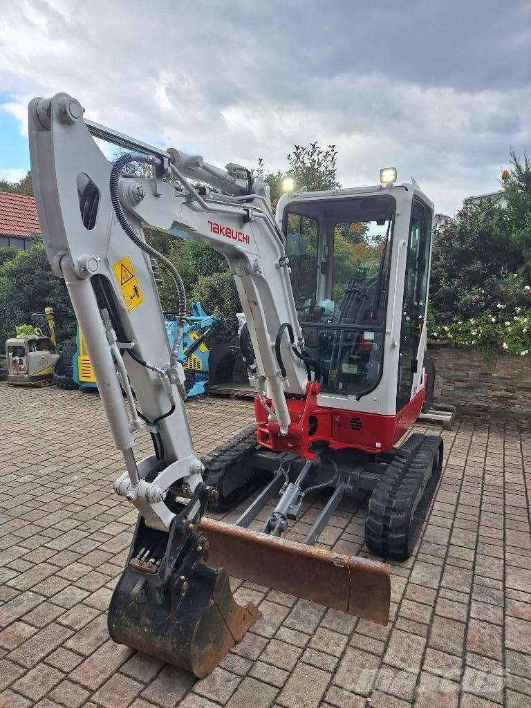 Takeuchi TB 225 Minikoparki