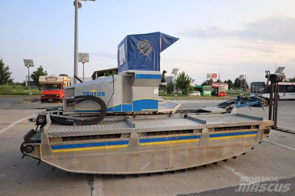 Truxor DM5000 Kosiarki mechaniczne z operatorem za maszyną
