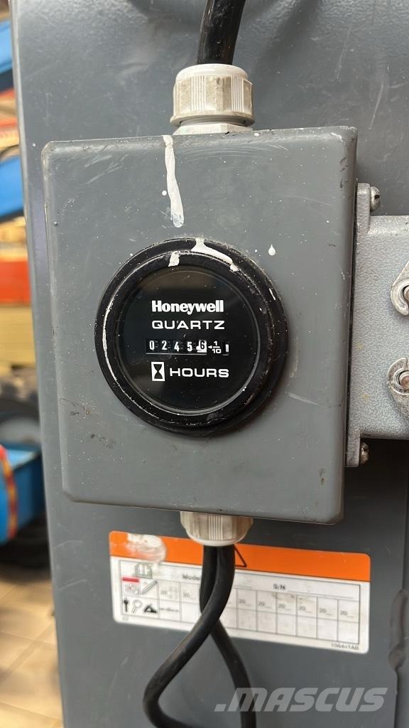 SkyJack SJ 16 Podnośniki nożycowe