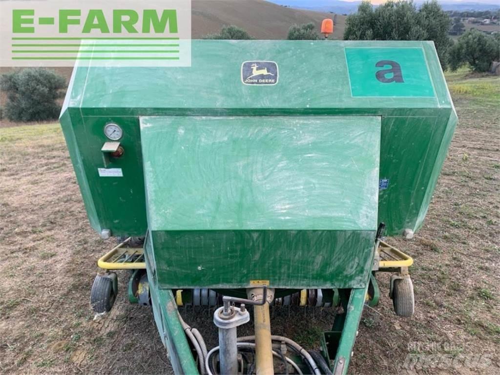 John Deere 690 Prasy kostkujące