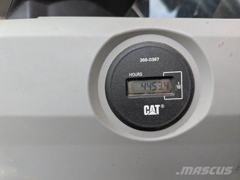 CAT 374F Koparki gąsienicowe