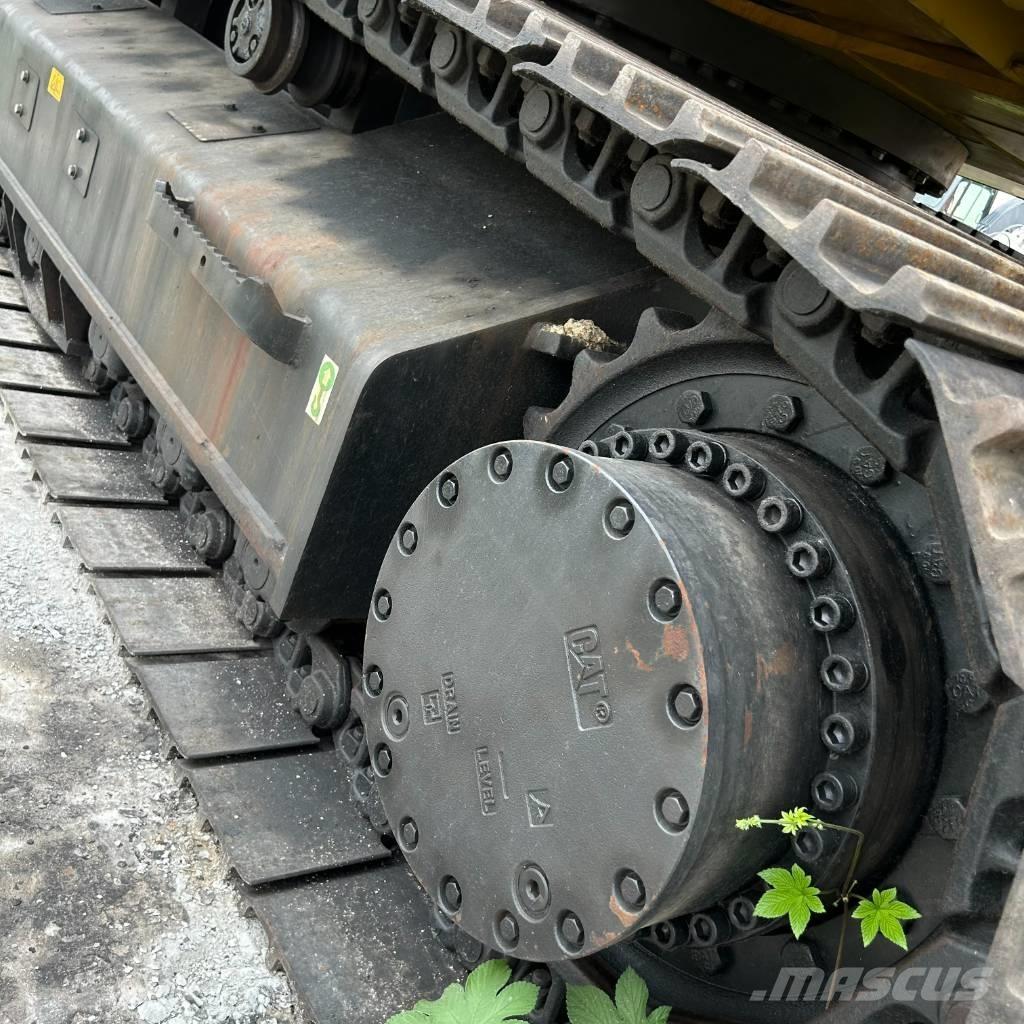 CAT 330D2 Koparki gąsienicowe