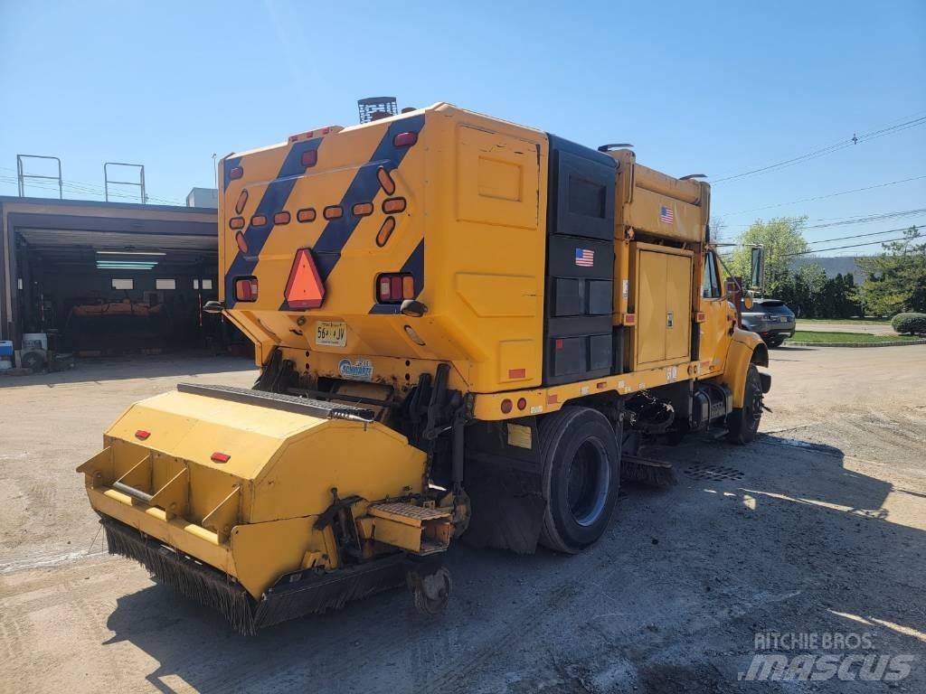 International 4700 Zamiatarki