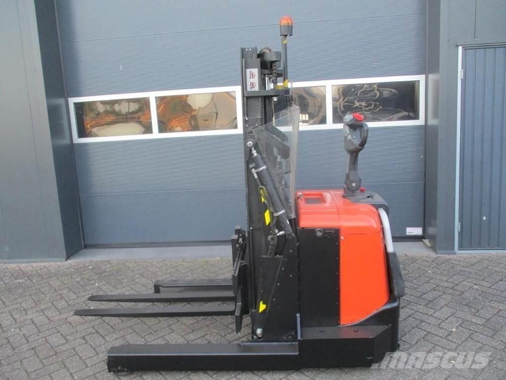 BT SPE 120 XRD Wózki typu Reachstacker