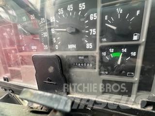 International 4700 Ciężarówki typu Platforma / Skrzynia