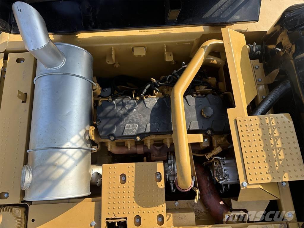 CAT 330 D L Koparki gąsienicowe