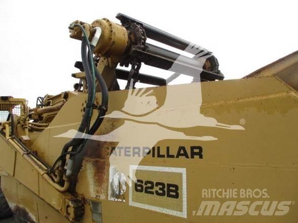 CAT 623B Skrobaki