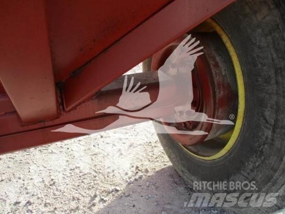 Crysteel 650 Przyczepy zbożowe