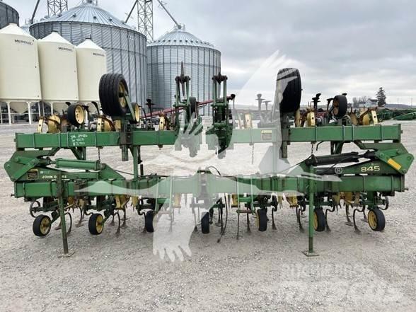John Deere 845 Kultywatory rzedowe