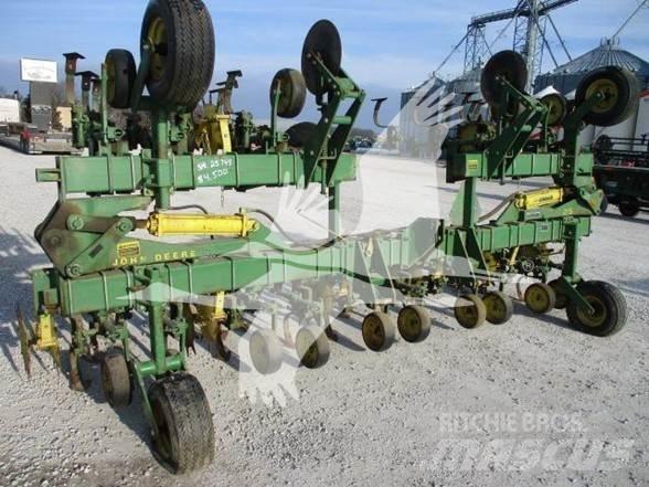 John Deere 85 Kultywatory rzedowe