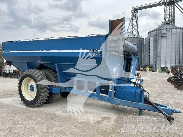 Kinze 840 Przyczepy zbożowe