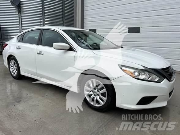 Nissan ALTIMA Samochody osobowe