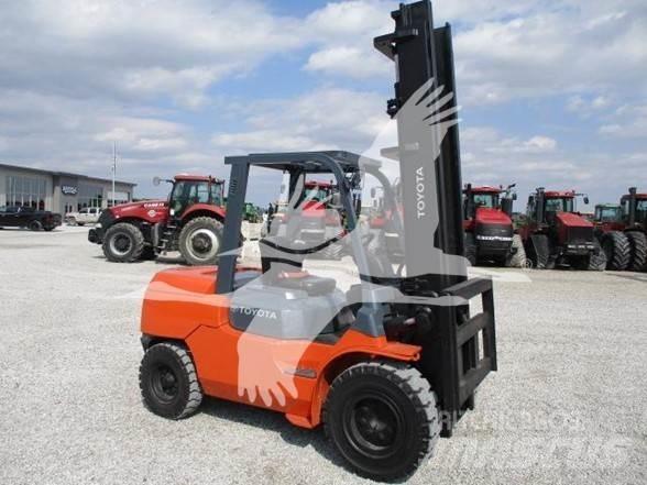 Toyota 7FDU45 Wózki Diesla