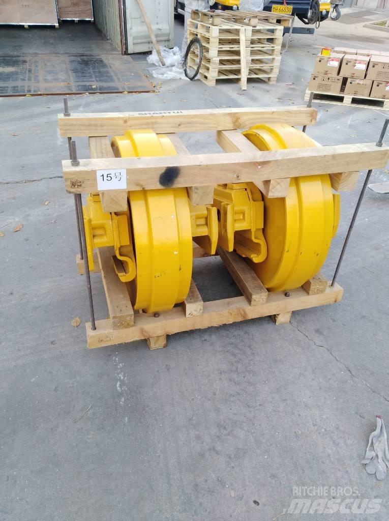 Komatsu D85E-18 Gąsienice, łańcuchy i podwozia