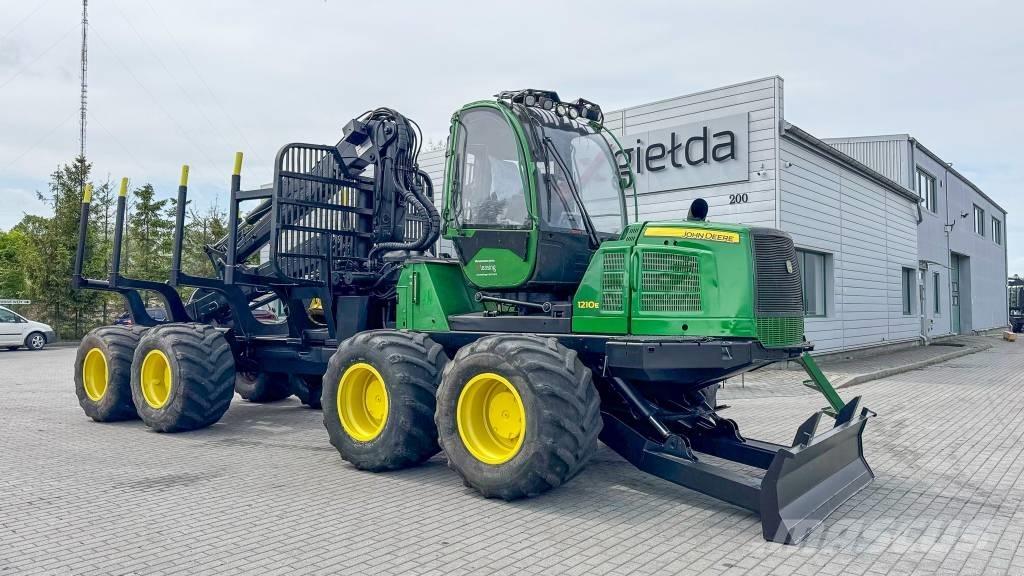 John Deere 1210E Forwardery