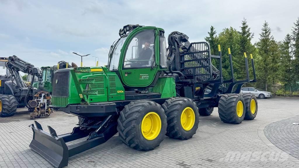 John Deere 1210E Forwardery
