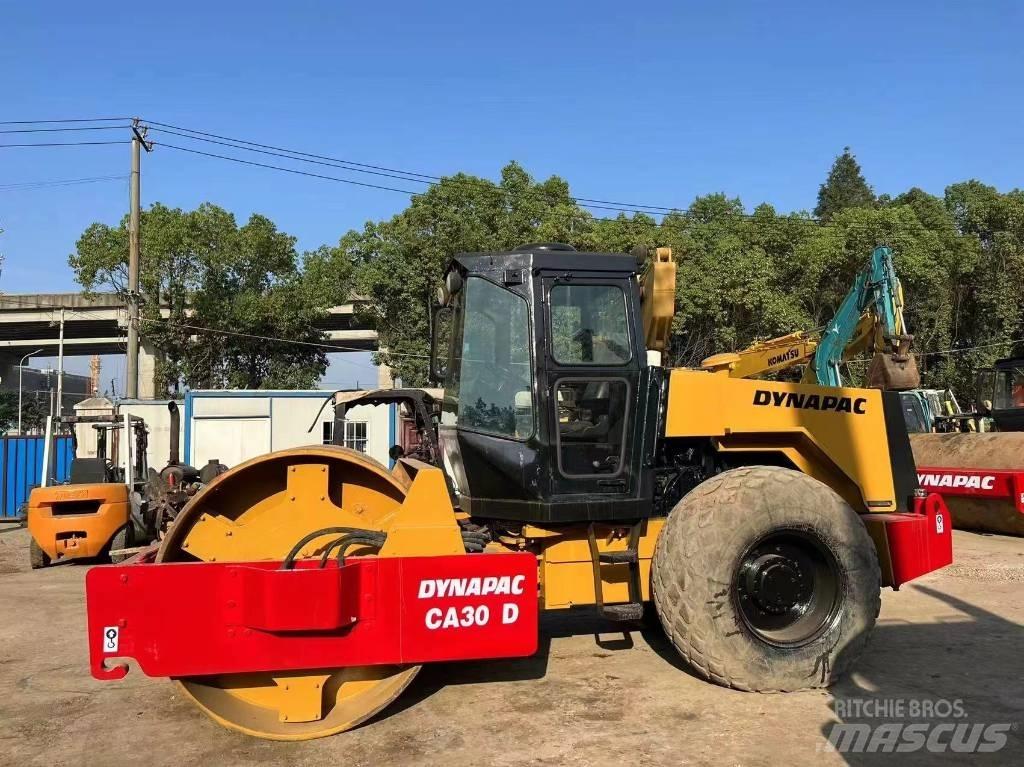Dynapac CA300 Równiarki