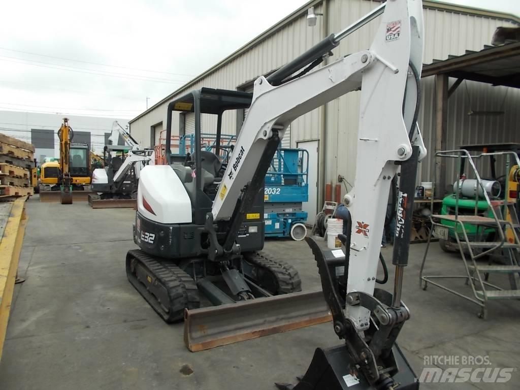 Bobcat E32i Minikoparki