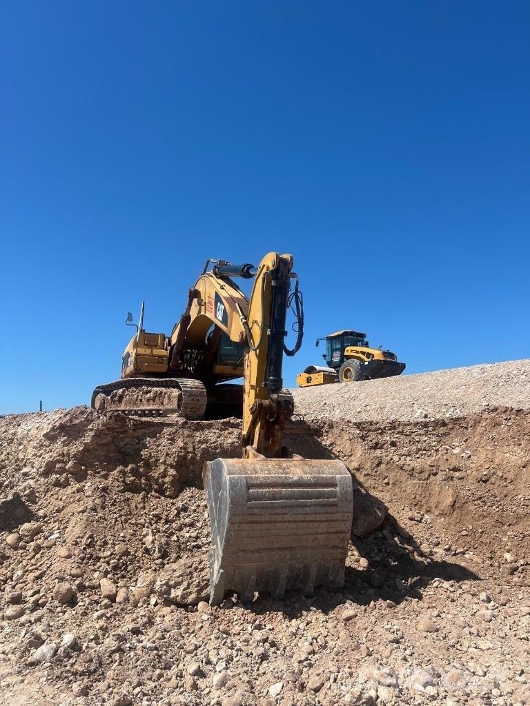 CAT 330 D L ME Koparki gąsienicowe