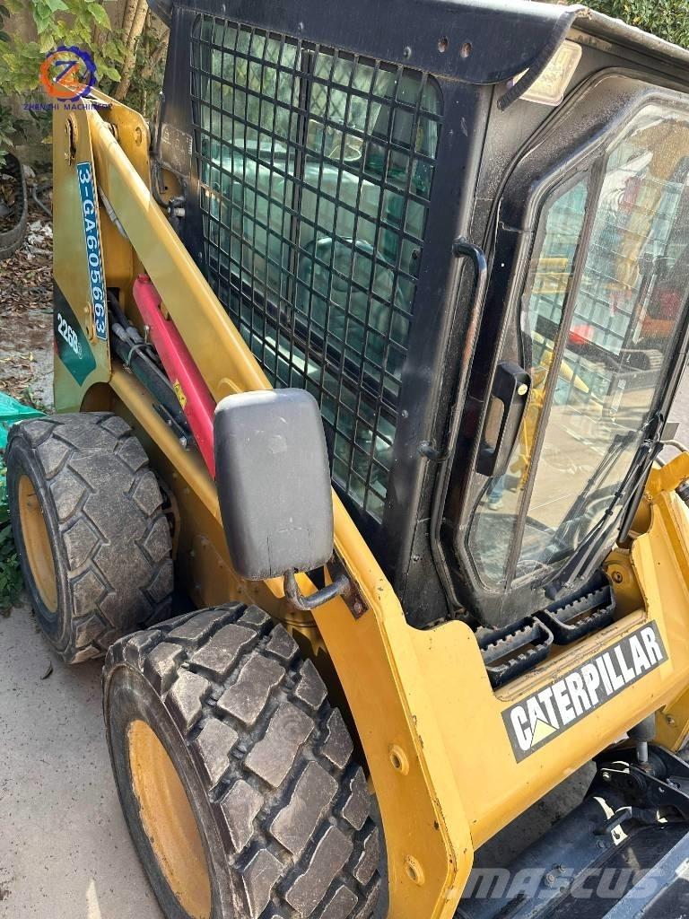 CAT 226 B Ładowarki burtowe