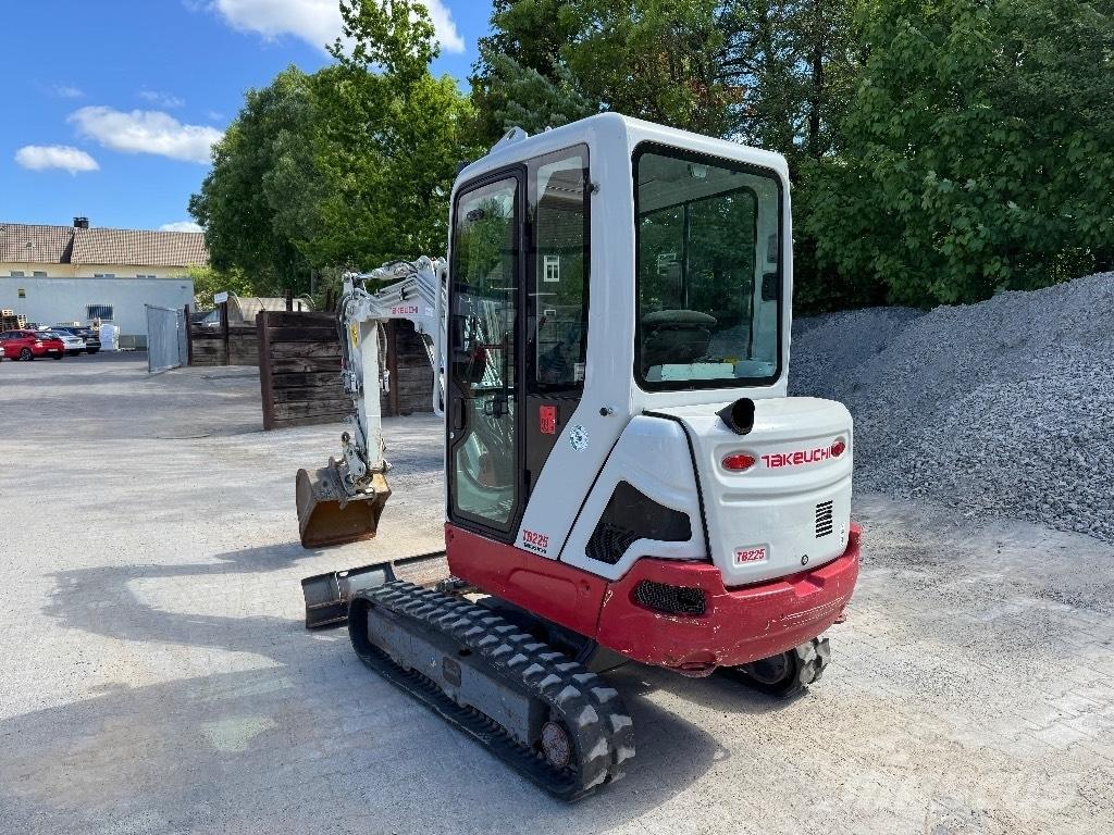 Takeuchi TB 225 Minikoparki