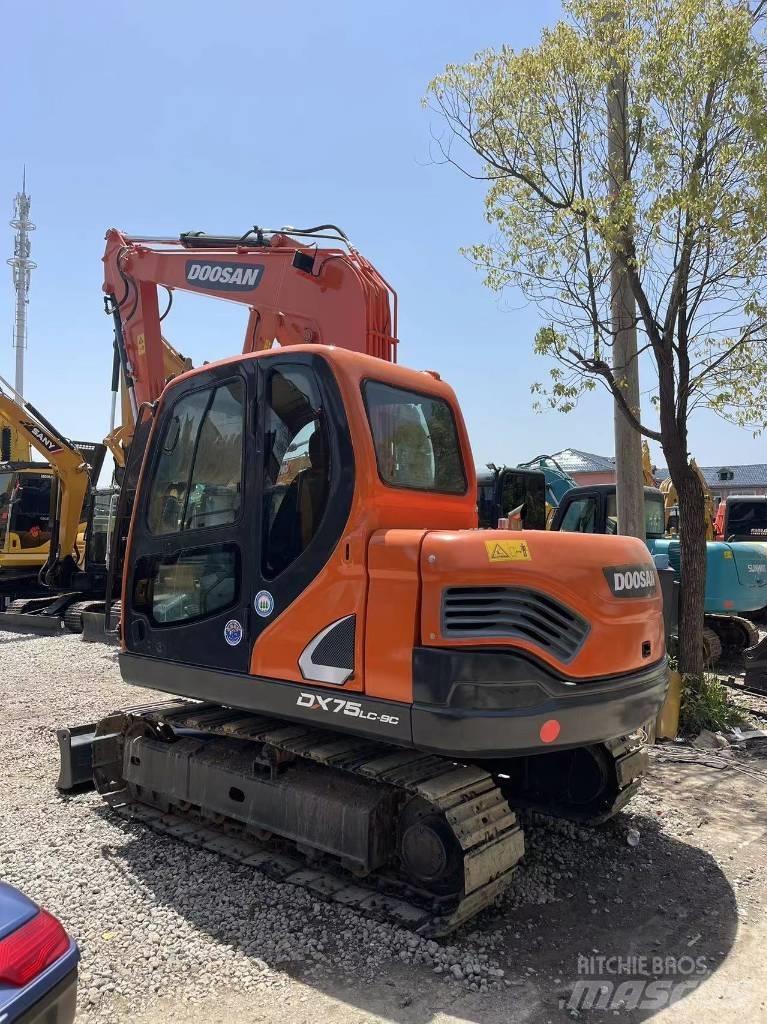 Doosan DX75 Minikoparki