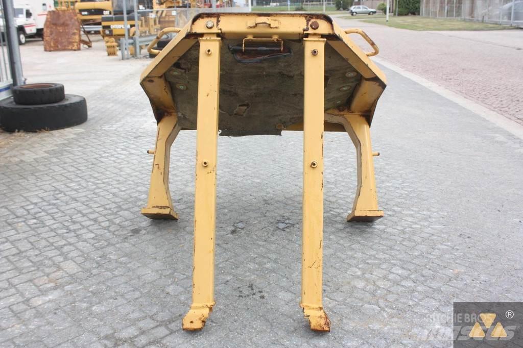 CAT D8N O-rops cab Kabiny i wnętrze