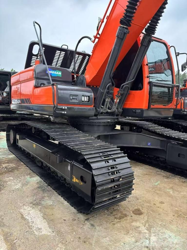 Doosan 225 LCA Koparki gąsienicowe