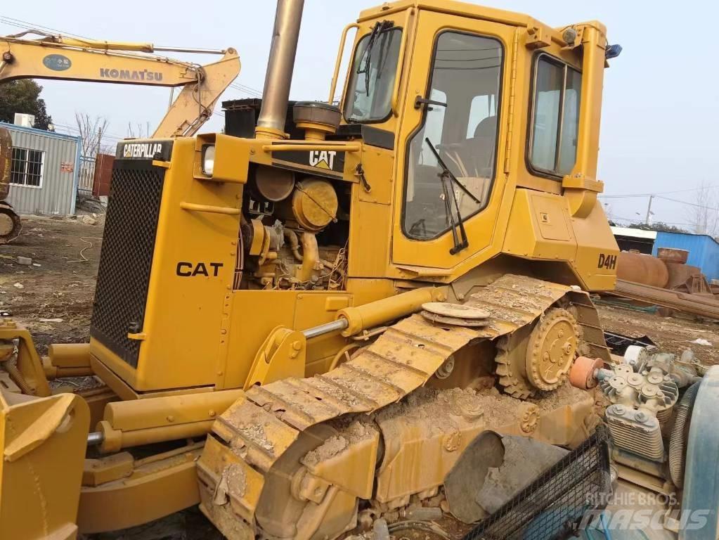 CAT D 4 H Spycharki gąsienicowe