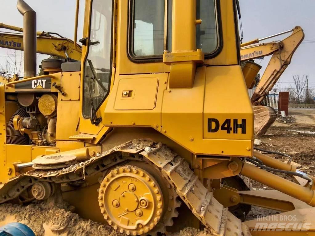 CAT D 4 H Spycharki gąsienicowe