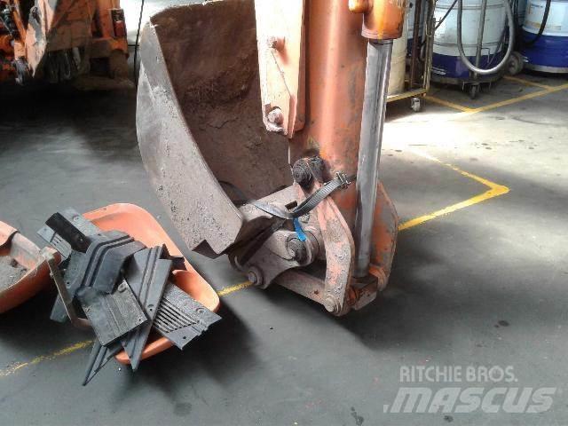 Hitachi FB200 Ciągniki rolnicze