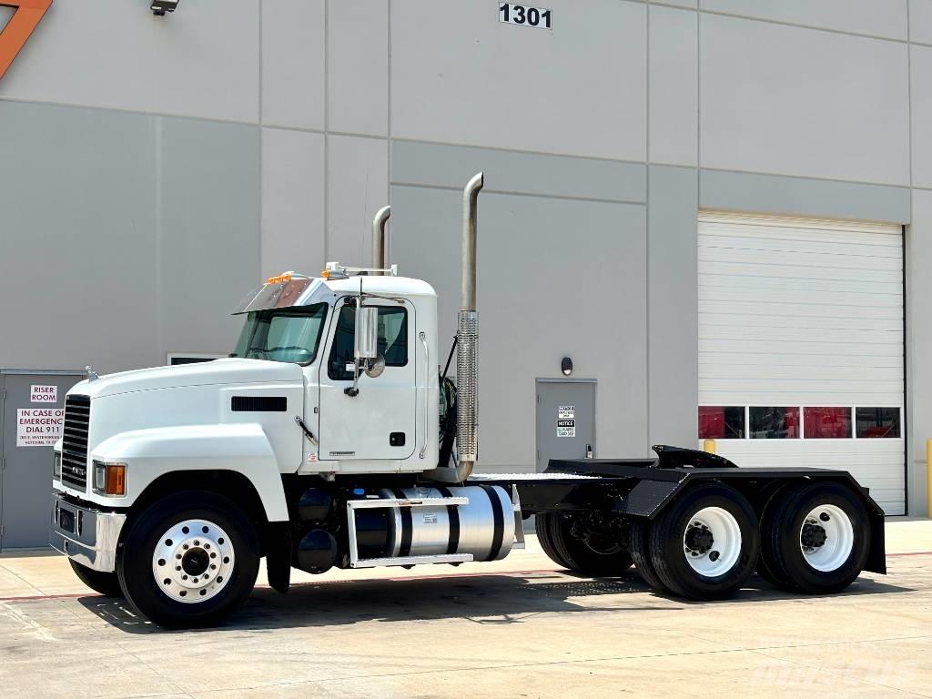 Mack Pinnacle 64T Ciągniki siodłowe