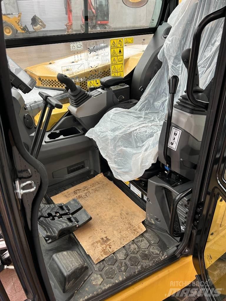 CAT 306 Minikoparki