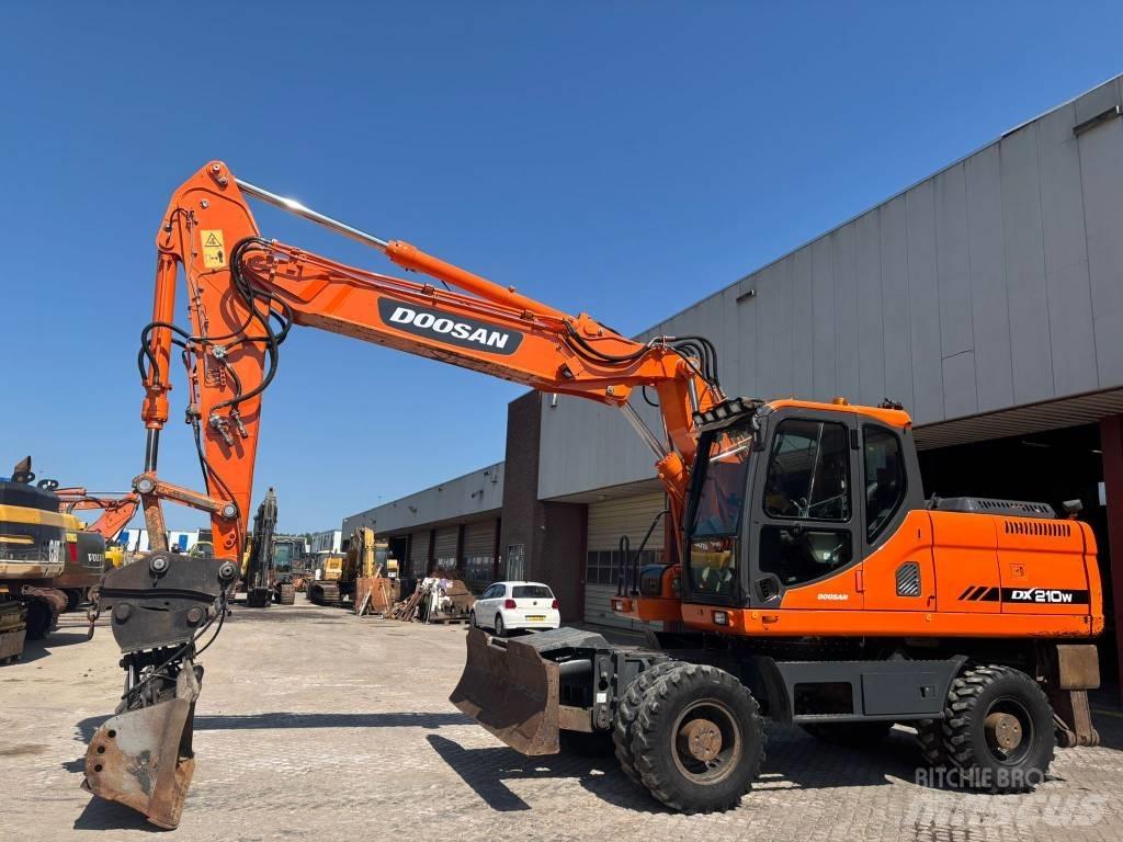 Doosan DX 210 W Koparki kołowe