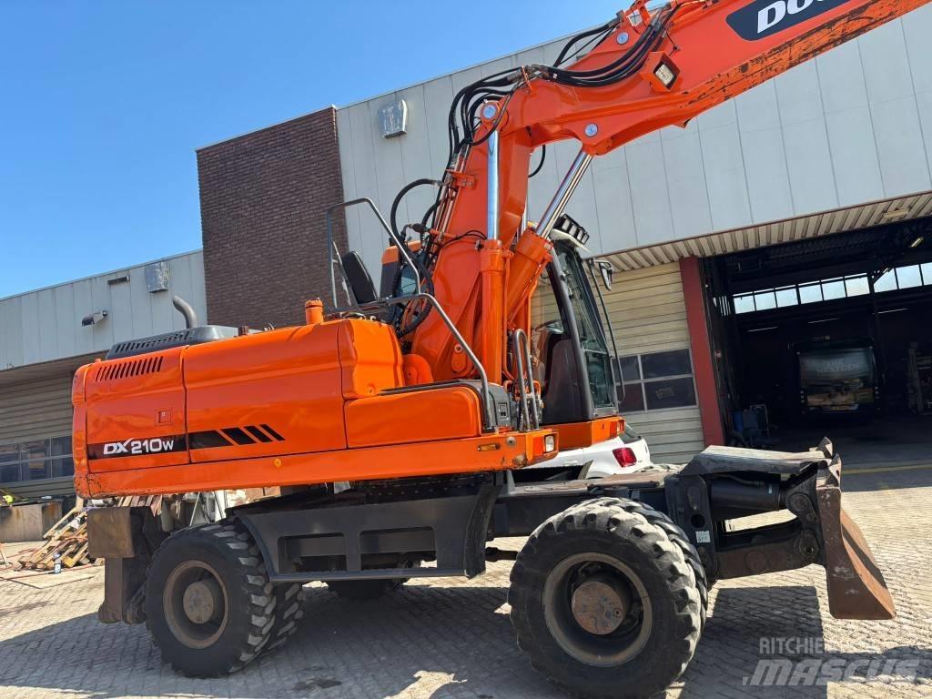 Doosan DX 210 W Koparki kołowe