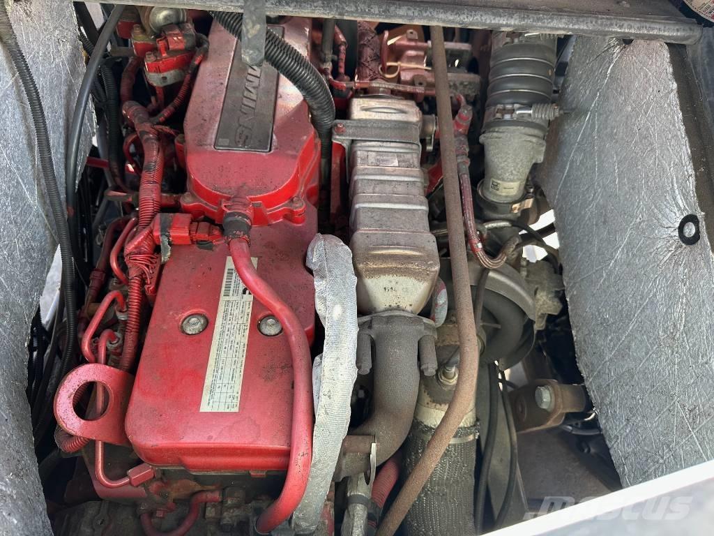  frieghtliner mt45 Pick-upy / Pojazdy z otwieranymi burtami