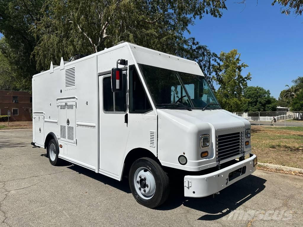  frieghtliner mt45 Pick-upy / Pojazdy z otwieranymi burtami