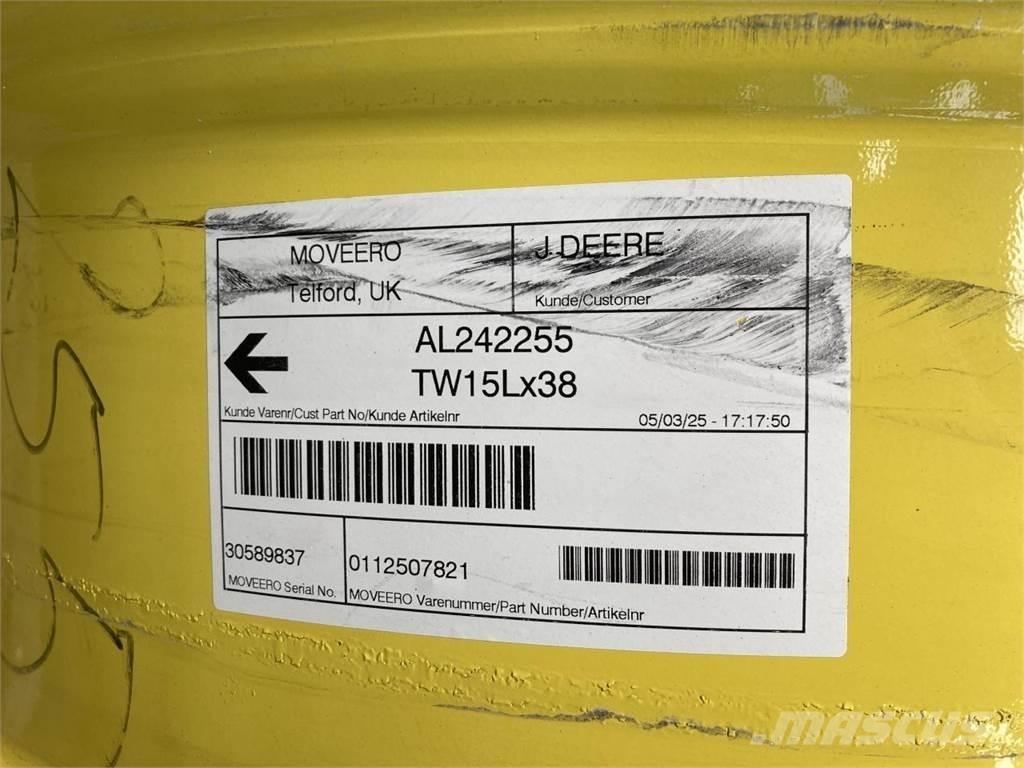 John Deere 15x38 Opony, koła i felgi