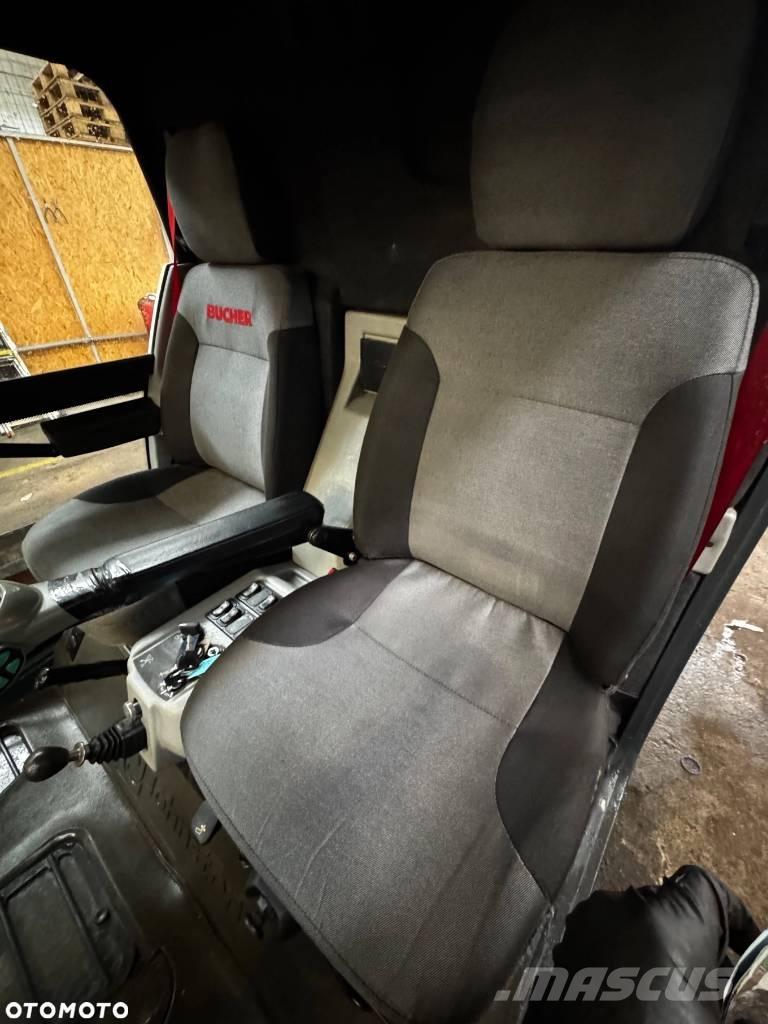 Bucher C 202 Zamiatarki - Zgarniarki - Odśnieżarki