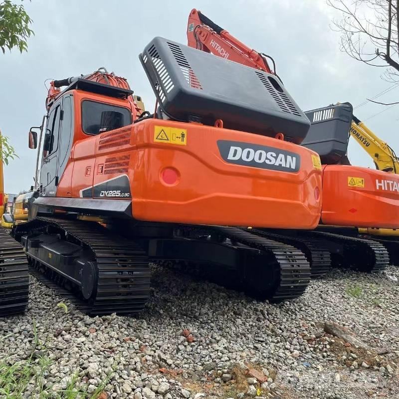 Doosan DX 225 Koparki gąsienicowe