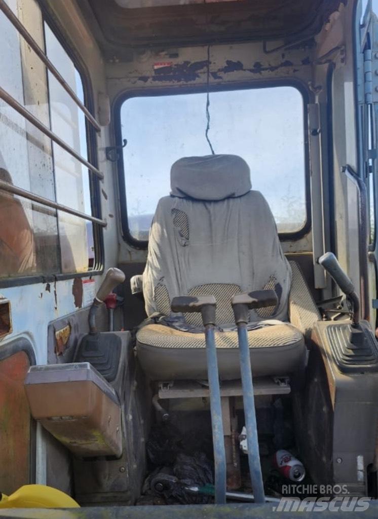 Hitachi EX 200 LC Koparki gąsienicowe