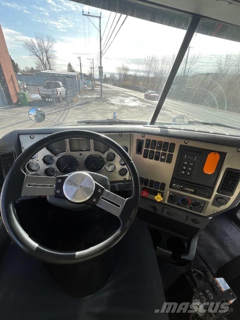 Mack GU813 Wywrotki