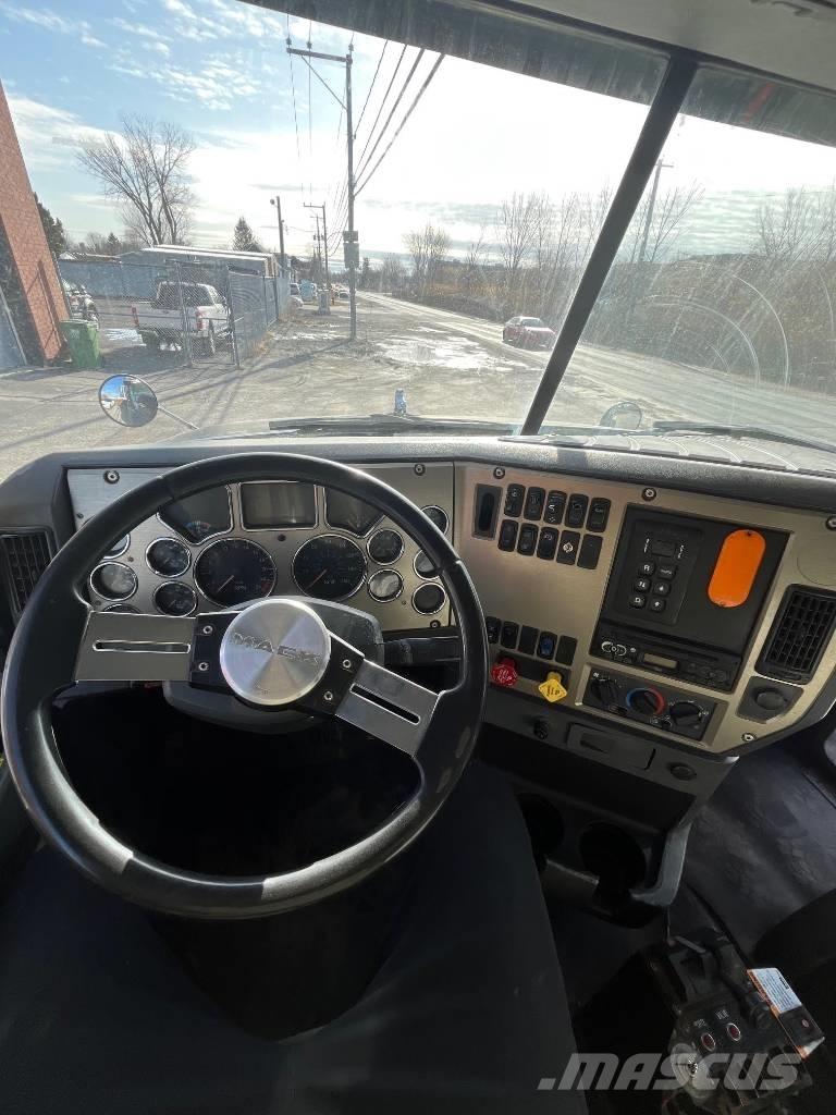 Mack GU813 Wywrotki