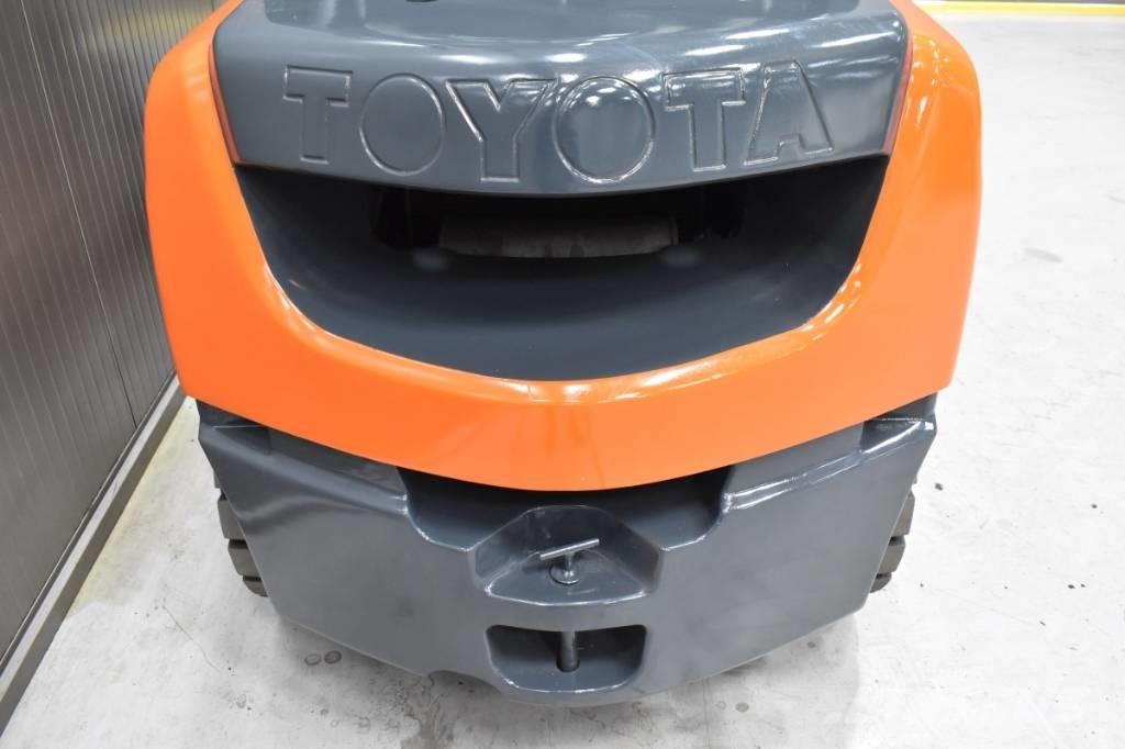 Toyota 06-8FD30F Wózki Diesla