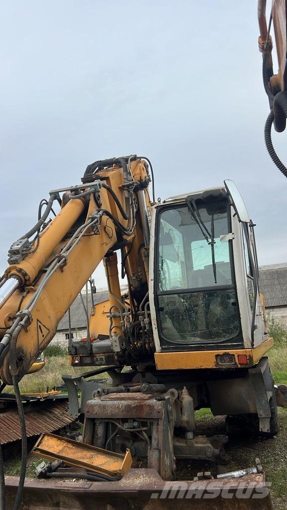 Liebherr A 900 C Mosty, wały i osie