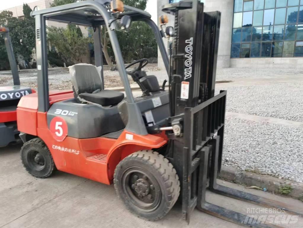Toyota 7FD 30 Wózki Diesla