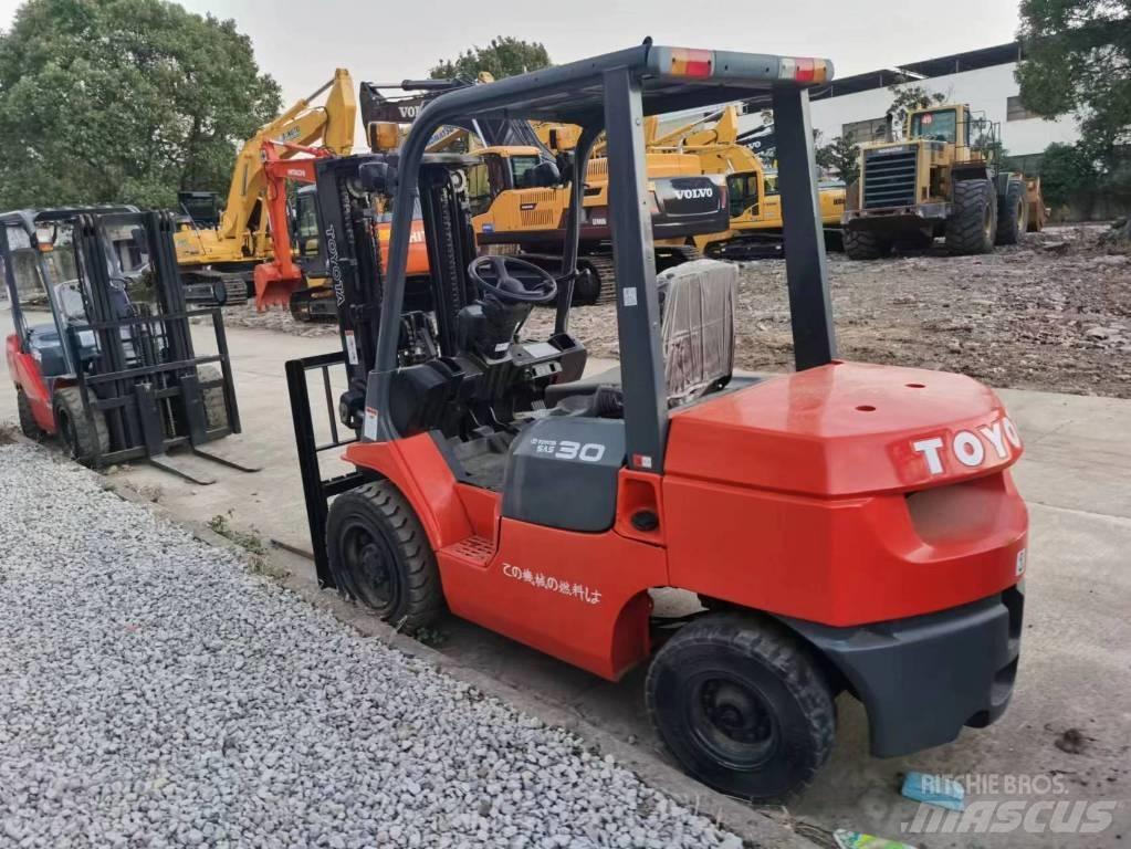 Toyota 7FD 30 Wózki Diesla