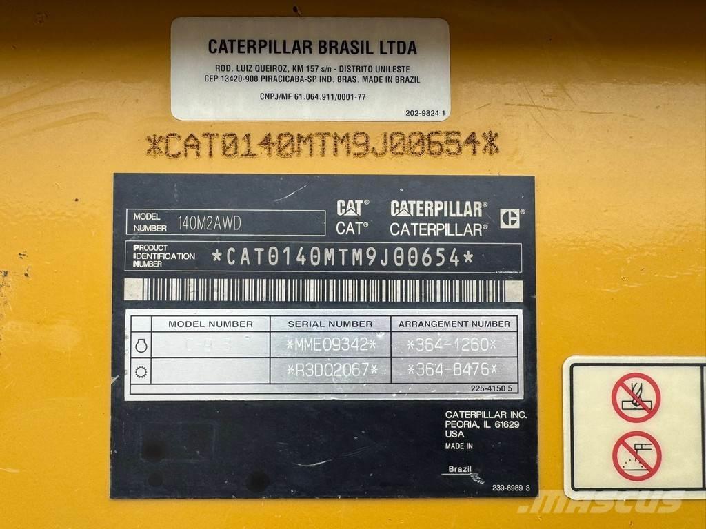 CAT 140M2 AWD Równiarki