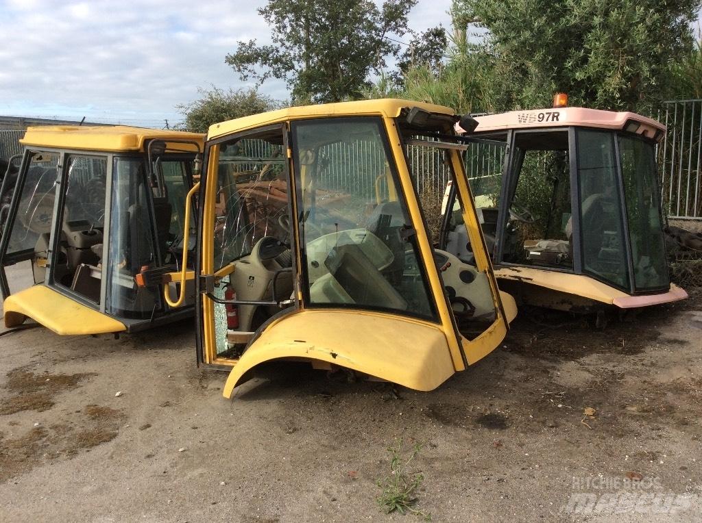 Komatsu WB 97 R Kabiny i wnętrze