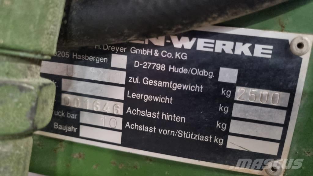 Amazone UF 1200 Zamontowane opryskiwacze